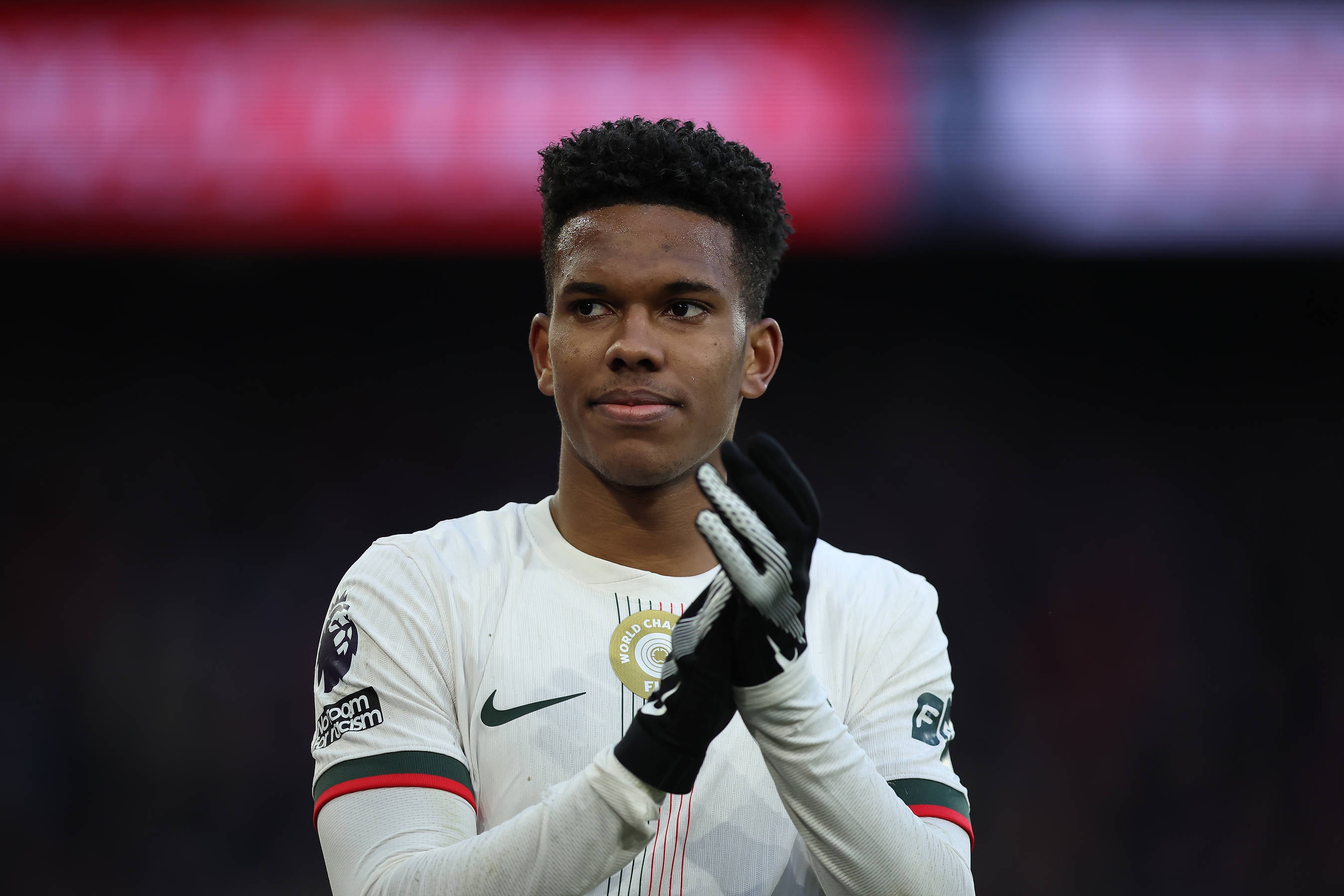 必一体育首页-埃斯特旺：去蓝军是因为出场机会更多；看看未来我能否比肩内马尔