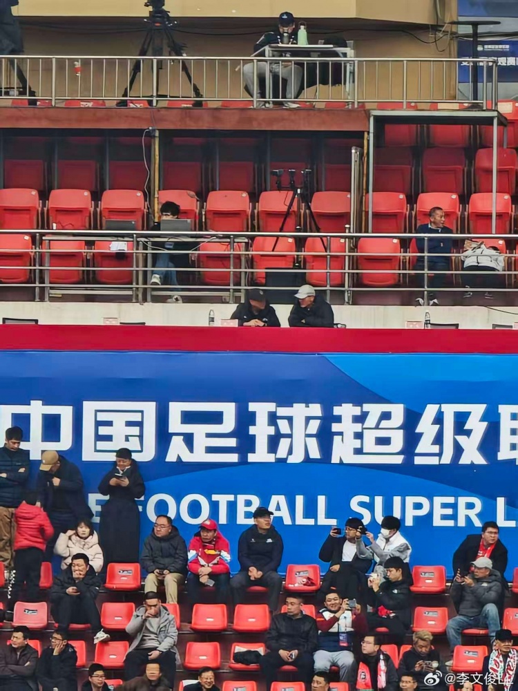 必一运动登录入口-博主：国足主帅邵佳一现身郑州航体，观战河南vs云南玉昆