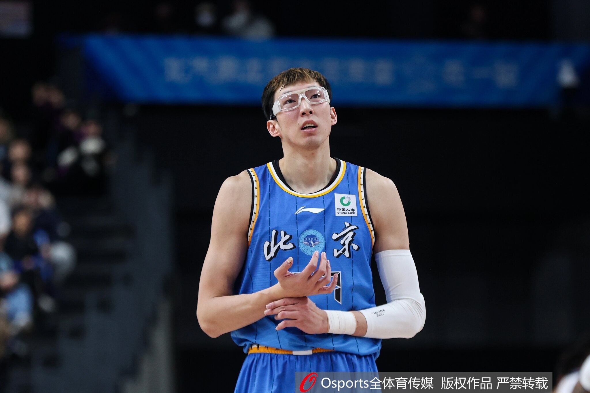 必一运动官网-表现平平！周琦9中4拿到10分9板  罚球4中2