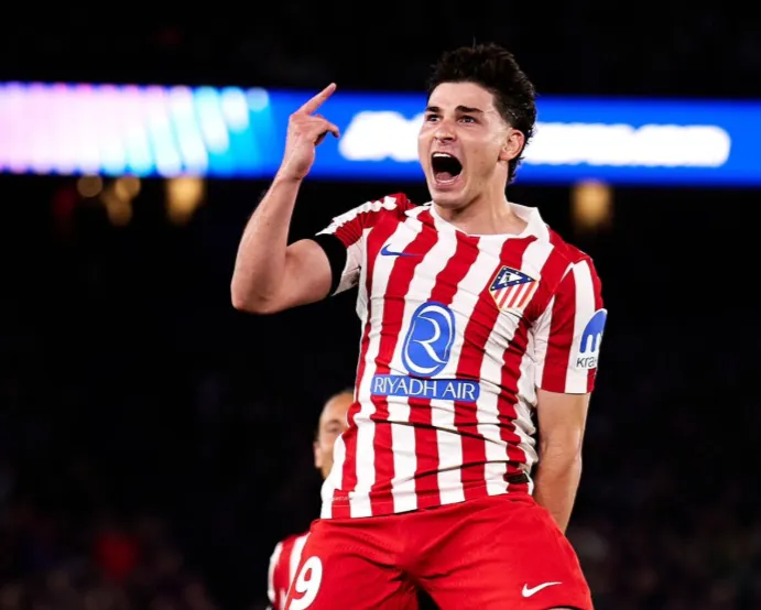 必一运动官网-上个欧冠对巴萨任意球破门的球员，是2017年的迪马利亚